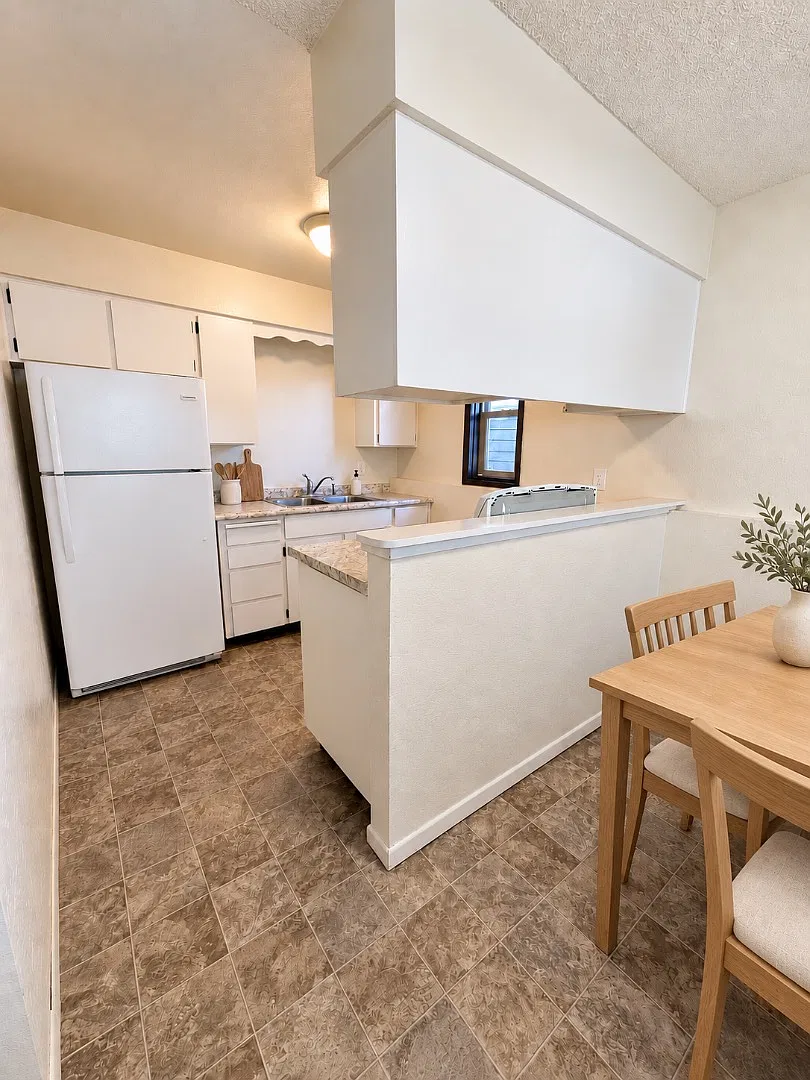 208 E 15th Ave - Apt 01 — Photo 3