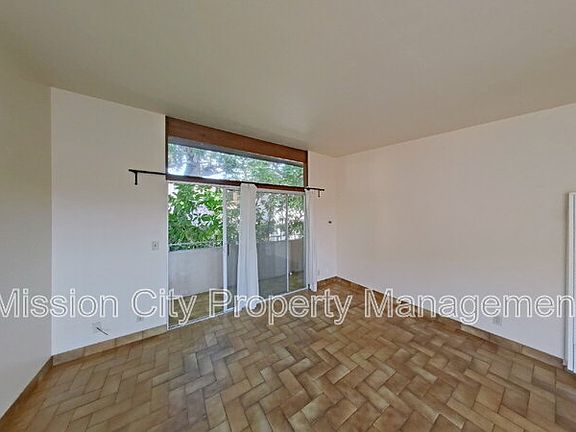 3rd image of 1016 E Canon Perdido St APT C