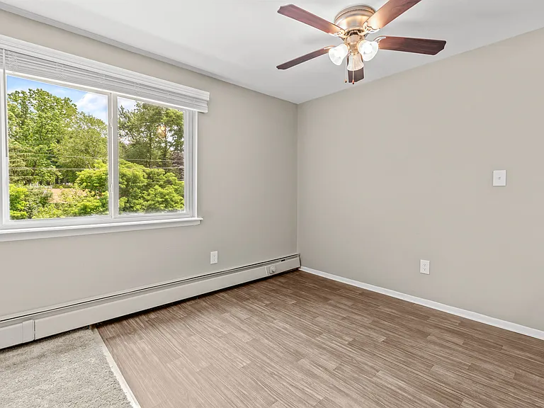 Country Meadows Apartments — Photo 16