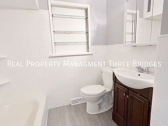 4th image of 536 Ames Pl