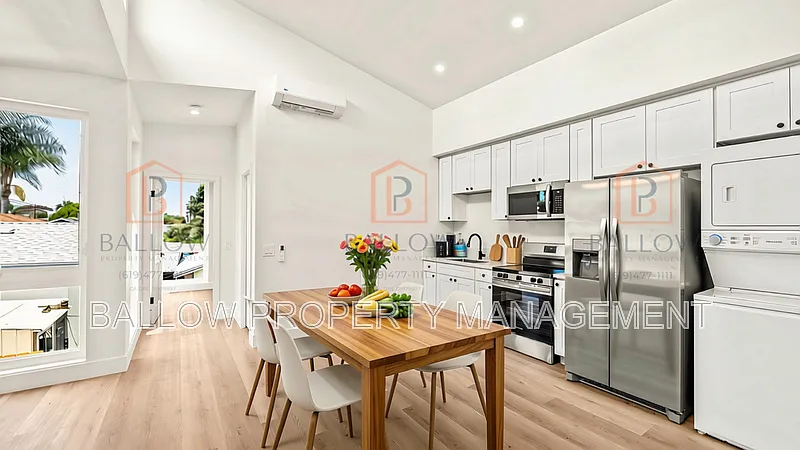 2 bed, 1.0 bath, 696 sqft, $2,800 — Photo 1