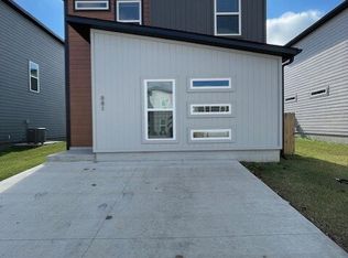 881 Massachusetts Ave, Centerton, AR 72719