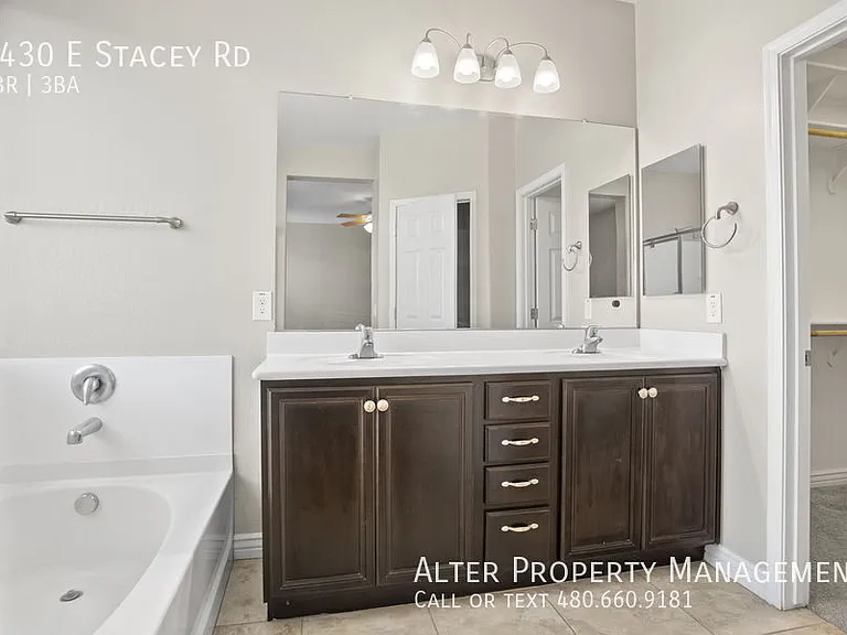 2430 E Stacey Rd — Photo 21