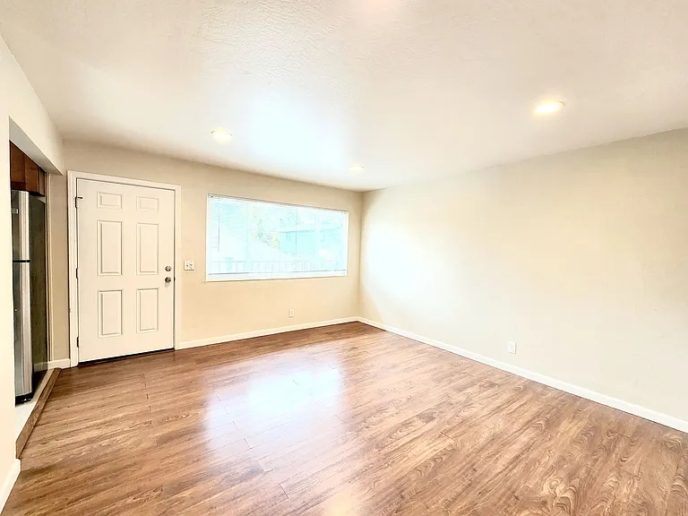416 Poplar Ave — Photo 6