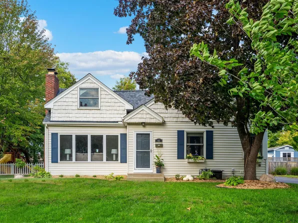 42 Ashley Rd, Hopkins, MN 55343