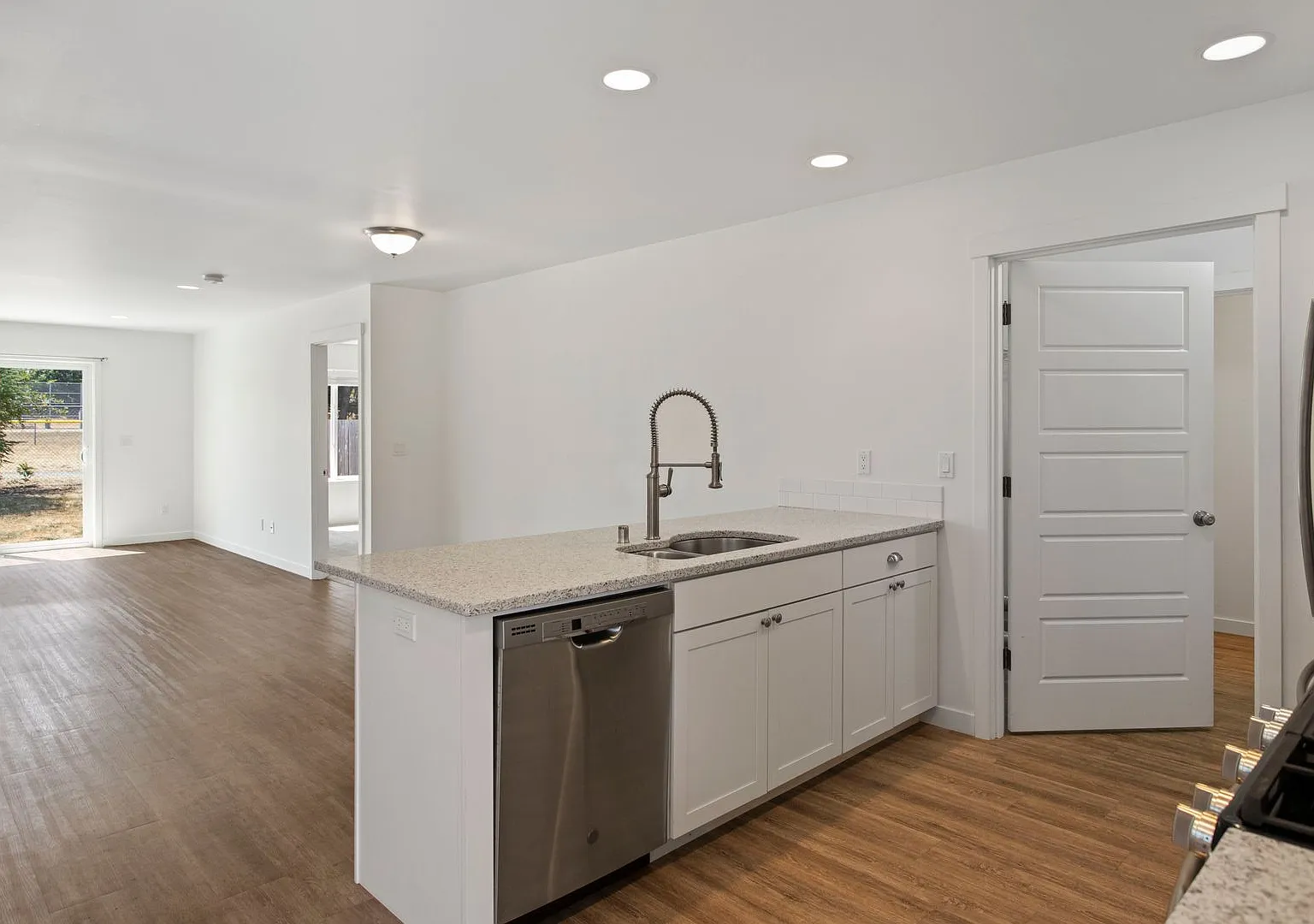4 Bed 2.5 Bath - Modern Townhome - Hillcrest - NAS Whidbey — Photo 2