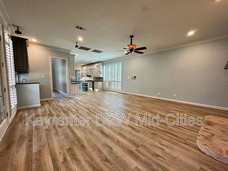 2417 Creekside Cir S — Photo 18
