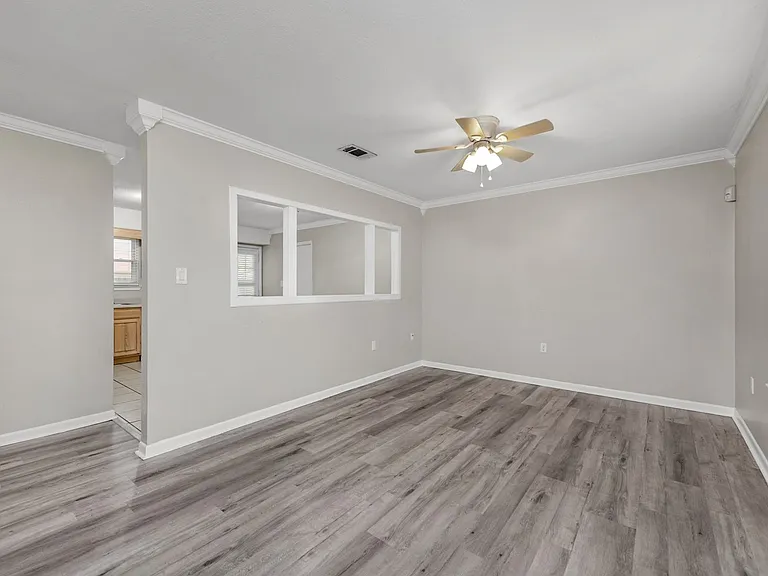 823 Meadow Ln — Photo 5