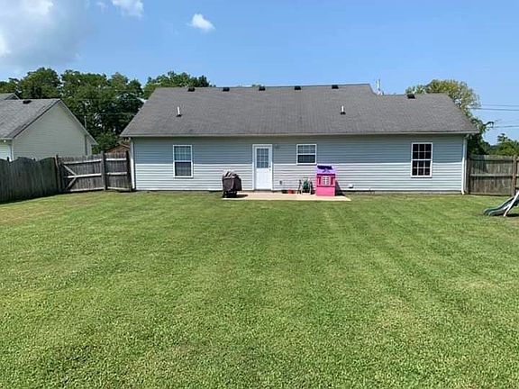 2nd image of 107 Lorien Cir