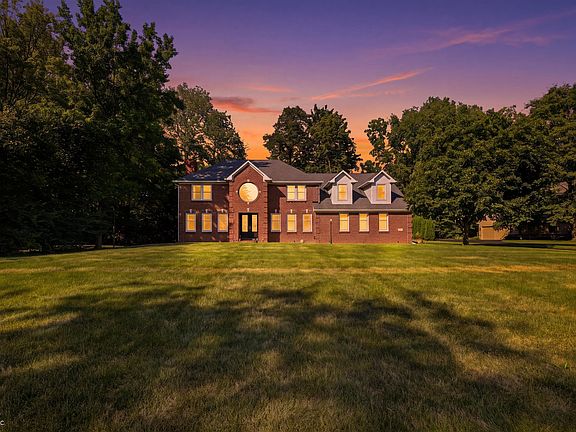 4th image of 5566 Creekwood Dr