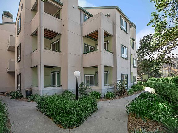 4th image of 3535 El Portal Dr #C108