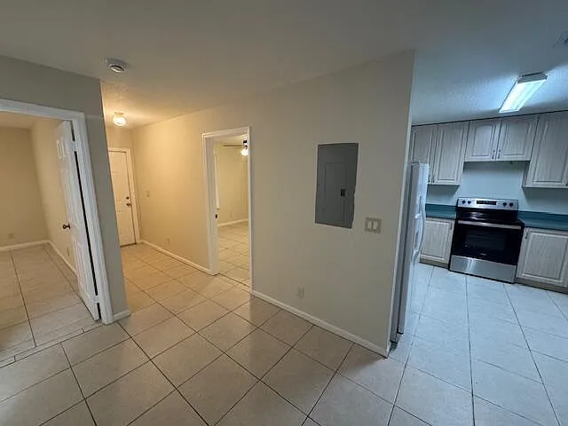 12 bed, 8.0 bath, 5178 sqft, $2,600 — Photo 3