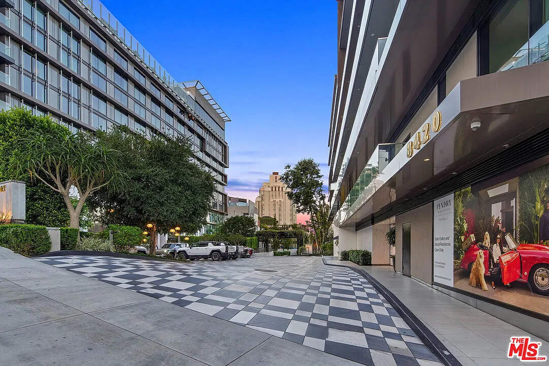 Building Photo - 8420 Sunset Blvd #307