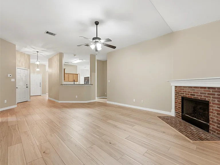 1004 Downridge Dr — Photo 12