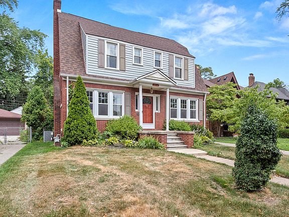 4th image of 22532 Alexandrine St