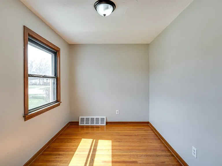 8514 Deerfield Dr — Photo 12