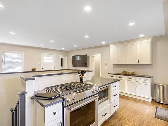 4th image of 1820 S Adams St