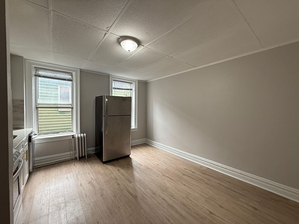 1st image of 20 Kensington Ave #200