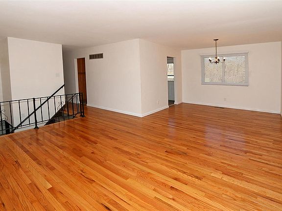 4th image of 1454 Friar Tuck Ln