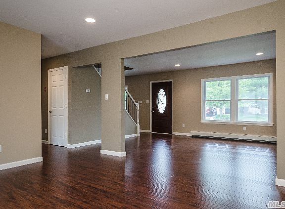 5th image of 35 Pebble Ln