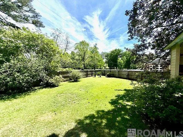 16756 Amberwood Dr — Photo 29