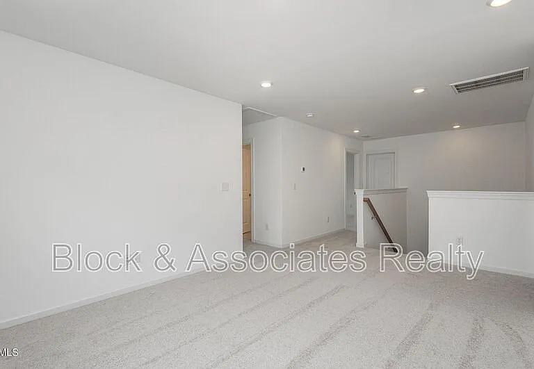 153 Hickory Grove Dr — Photo 10