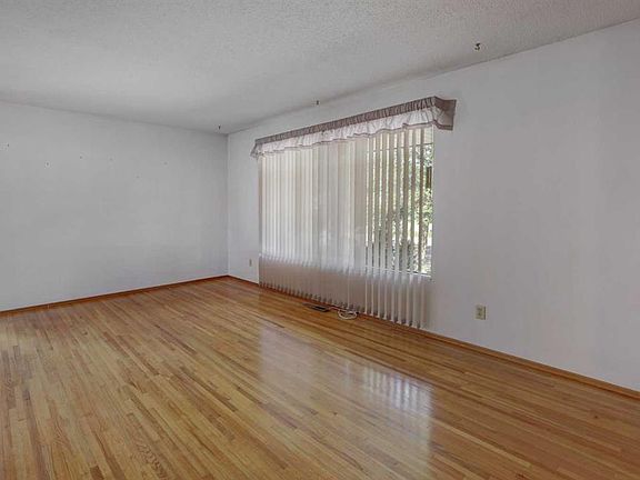 3rd image of 255 N Huntcroft Rd NE