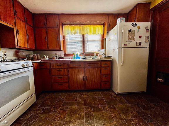 5th image of 132 N Vine St