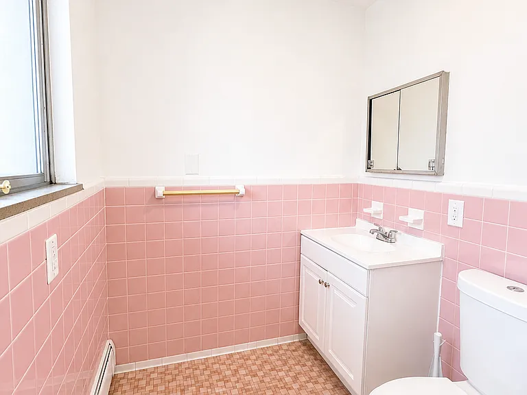 1536 W Auburn Rd — Photo 8