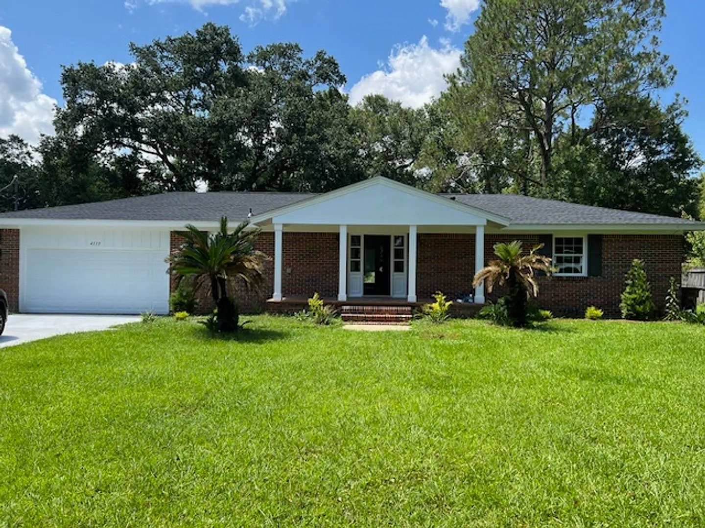 3/2 Brick home in Cypress Shores Subd — Photo 1