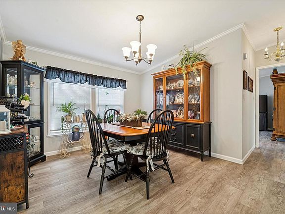 5th image of 19 Wildbriar Ct