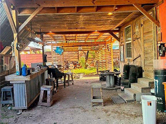 5th image of 3213 Lazy River Rd