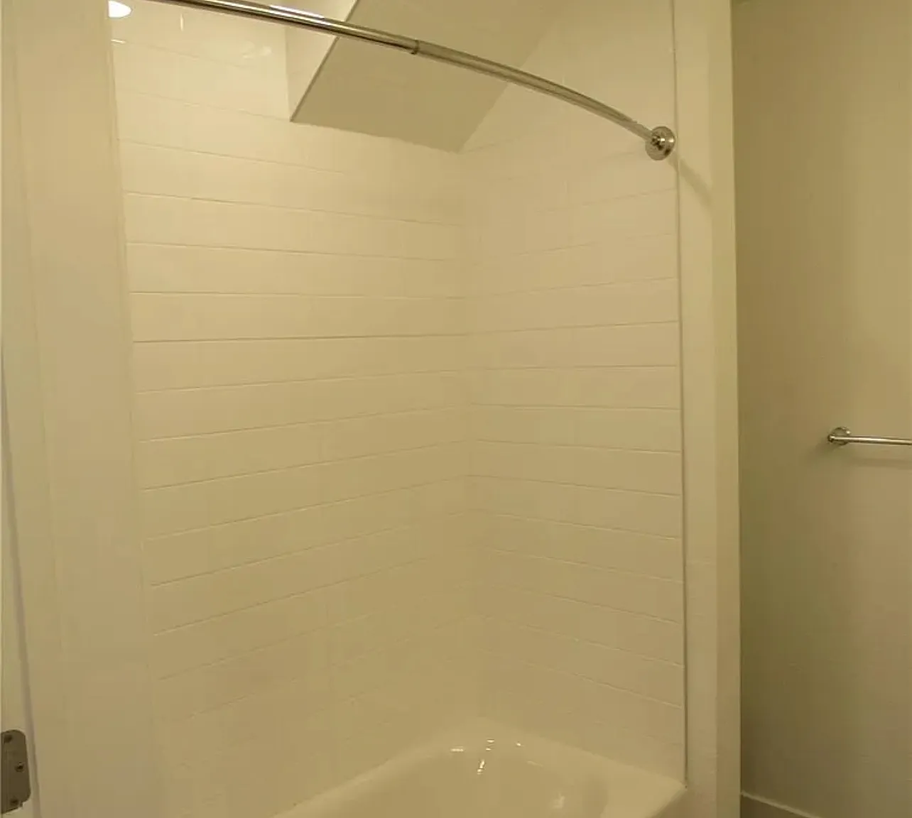 3 bed, 1370 sqft, $2,500 — Photo 3