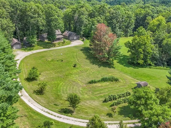 2161 Stacy Ln, Zanesville, OH 43701