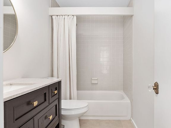 5th image of 713 SE 5th St Unit C