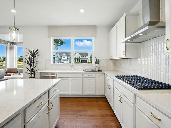 4th image of 3072 Adler St