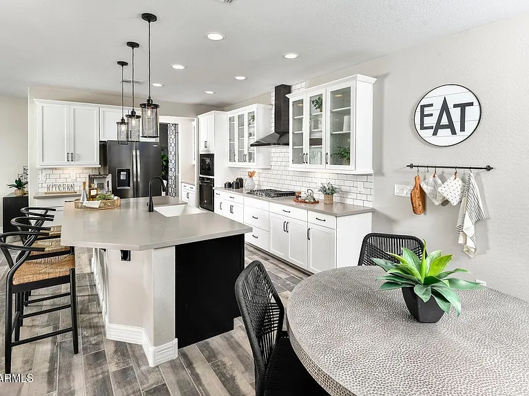1383 E Sagittarius Pl — Photo 2