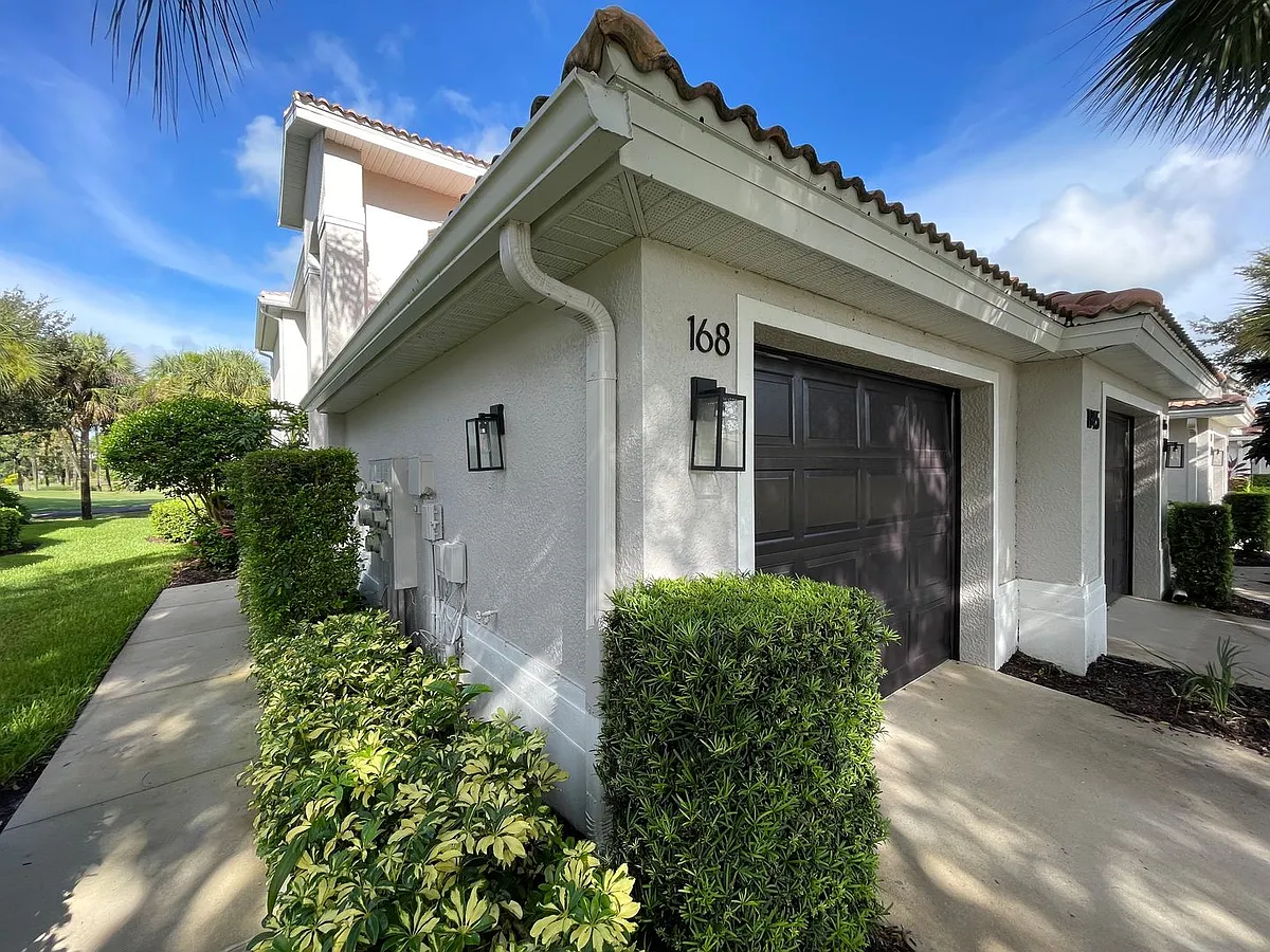 Building Photo - 1945 Crestview Way #168