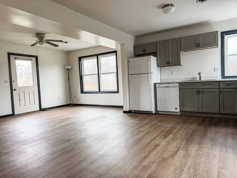 405 Main St — Photo 6