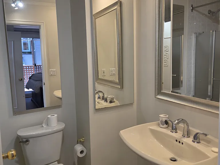 2542 York Ave — Photo 9