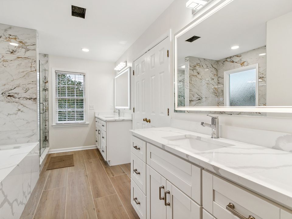 1st image of 4507 Exmoor Dr NE