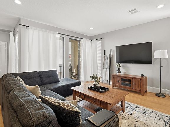 5th image of 2529 Rusk St