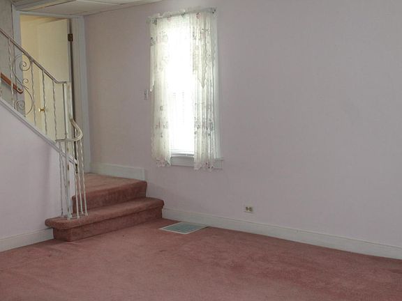 2nd image of 93 N Goodwin Ave