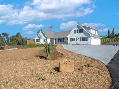 1015 & 1015 1/2 La Rueda Dr, Vista, CA, 92084