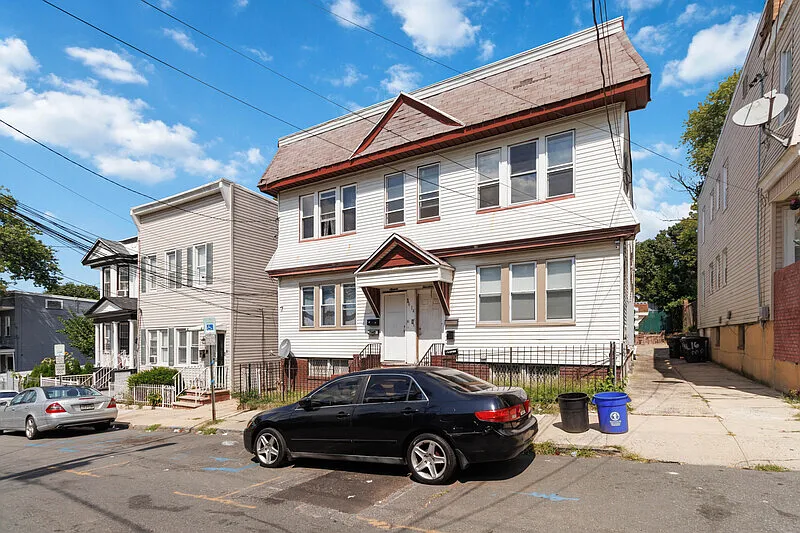 2 bed, 1.0 bath, 1000 sqft, $1,700 — Photo 2