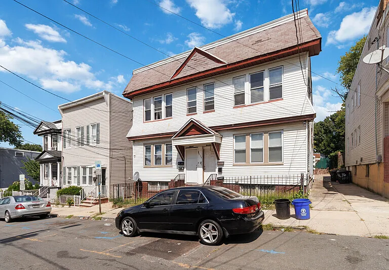 16 Montrose Ter — Photo 2