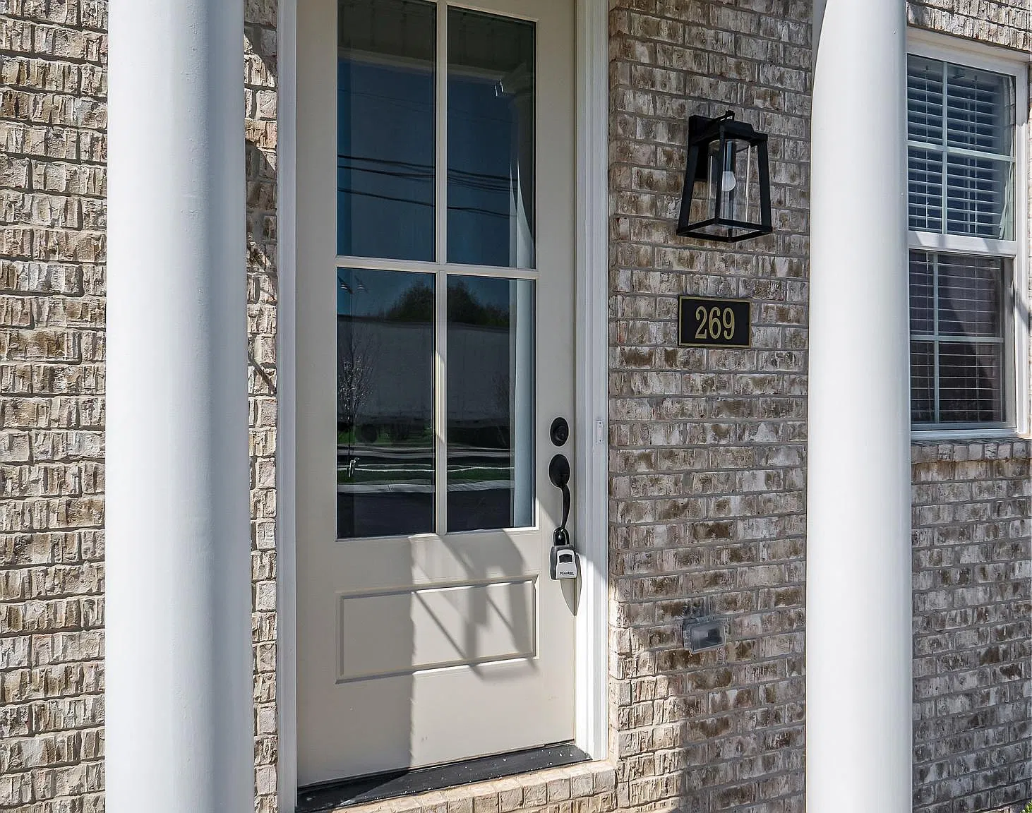 2 bed, 2.5 bath, 1400 sqft, $1,800 — Photo 3