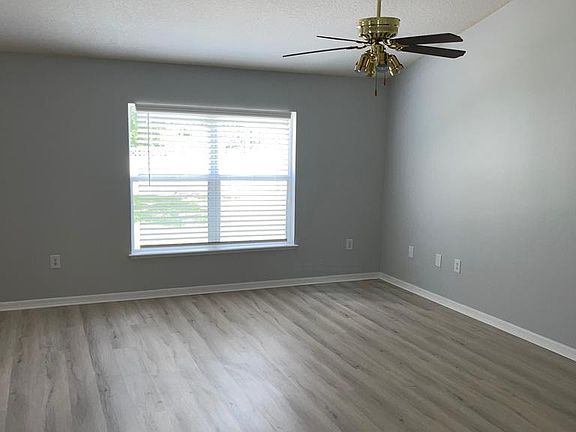 5th image of 2916 Holly Berry Ct