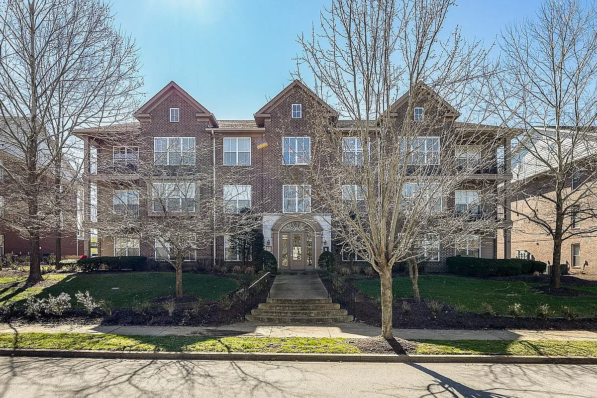 2000 Newark Ln — Photo 1