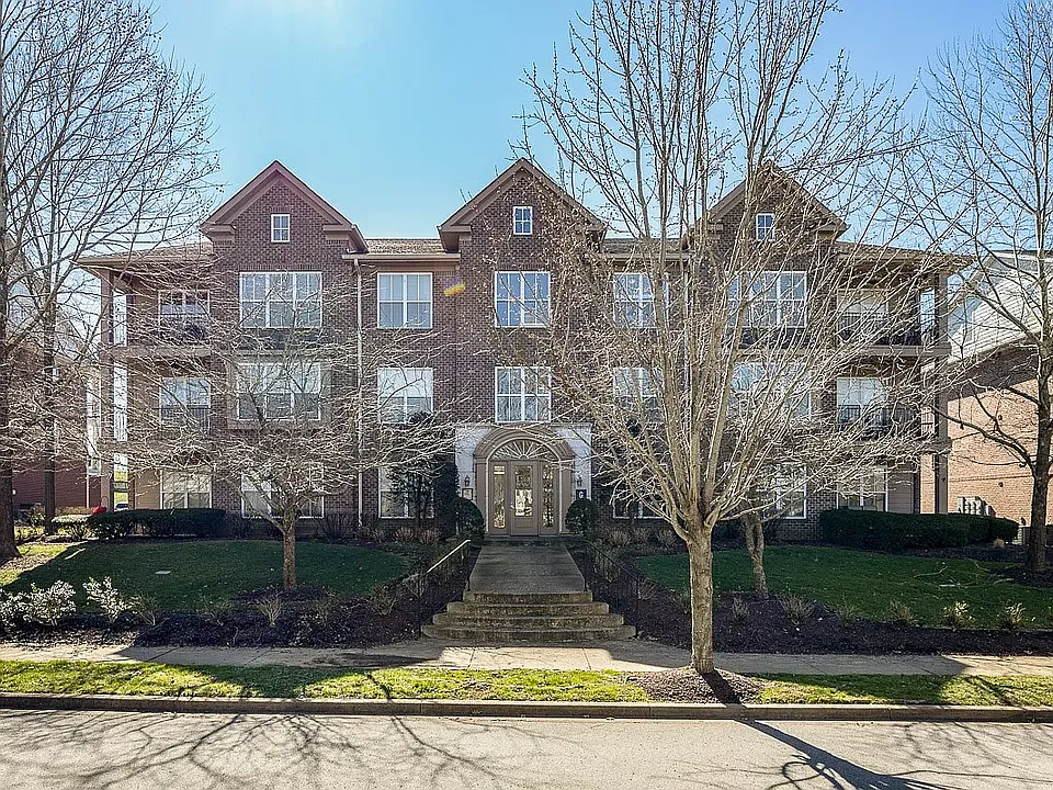 2000 Newark Ln #302